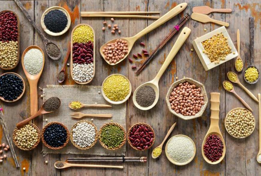 plant-proteins-on-dishes-and-spoons